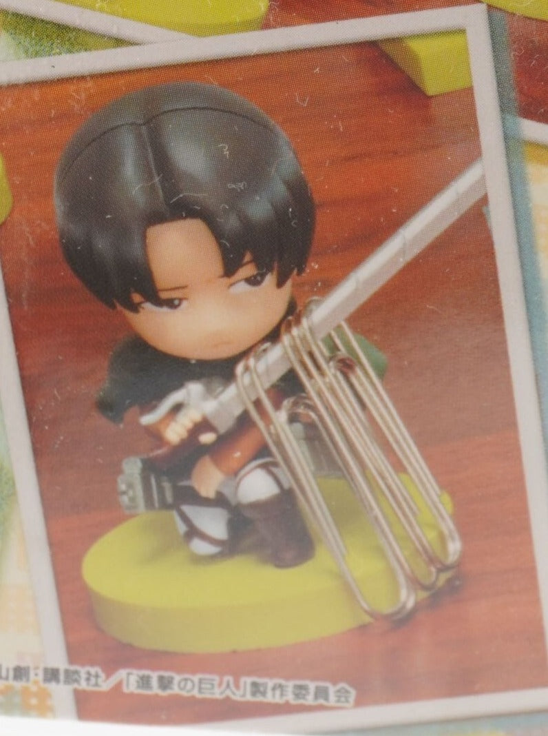 Attack on Titan Levi Desktop Helper Figur