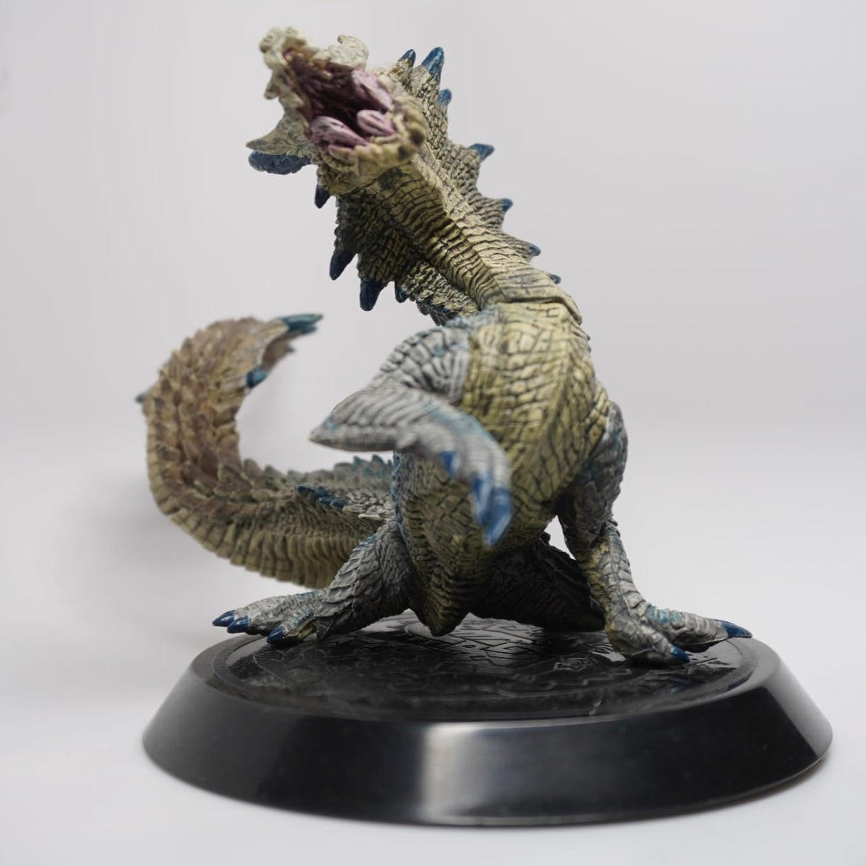 Monster Hunter Elfenbein-Lagiacrus Figure Builder Figur