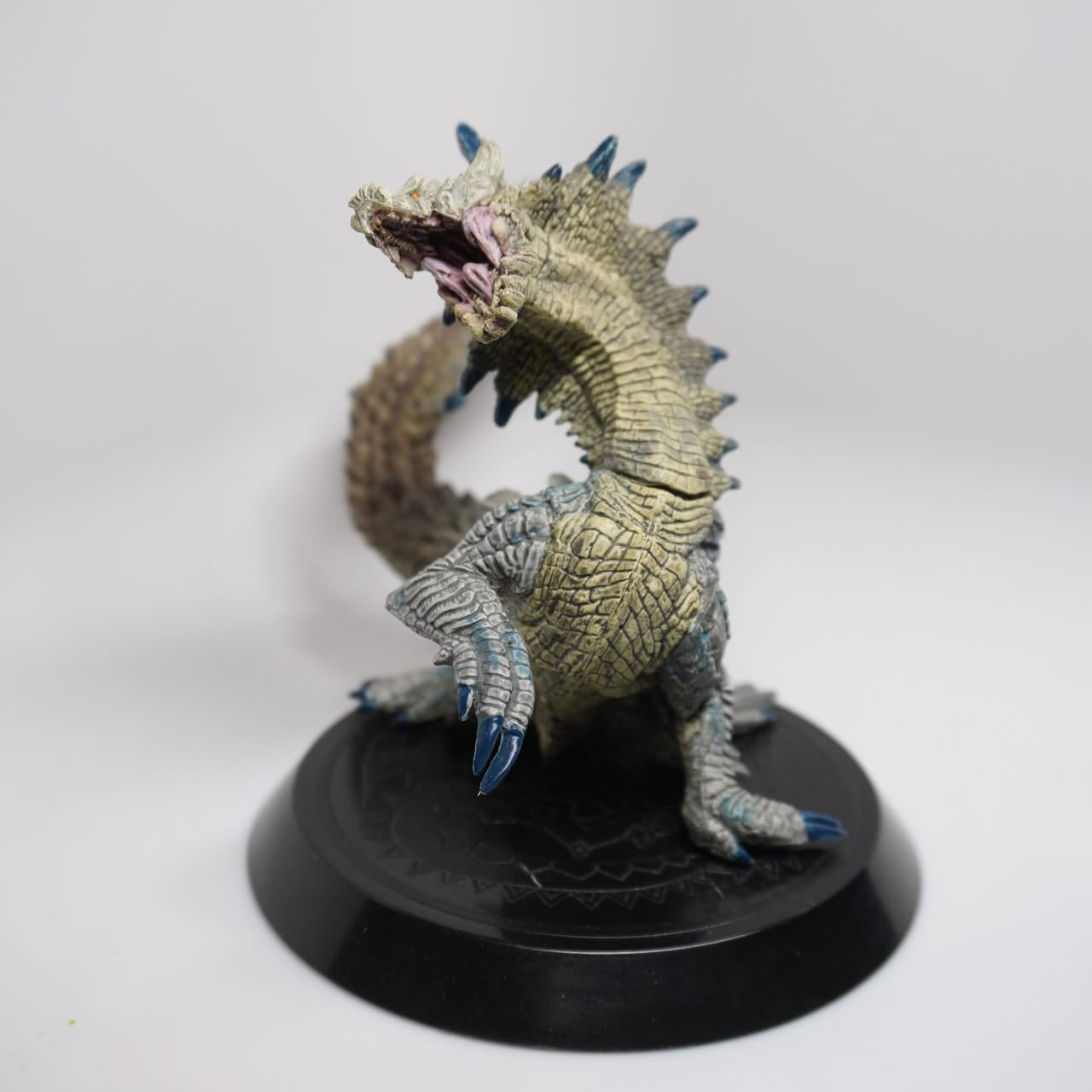 Monster Hunter Elfenbein-Lagiacrus Figure Builder Figur
