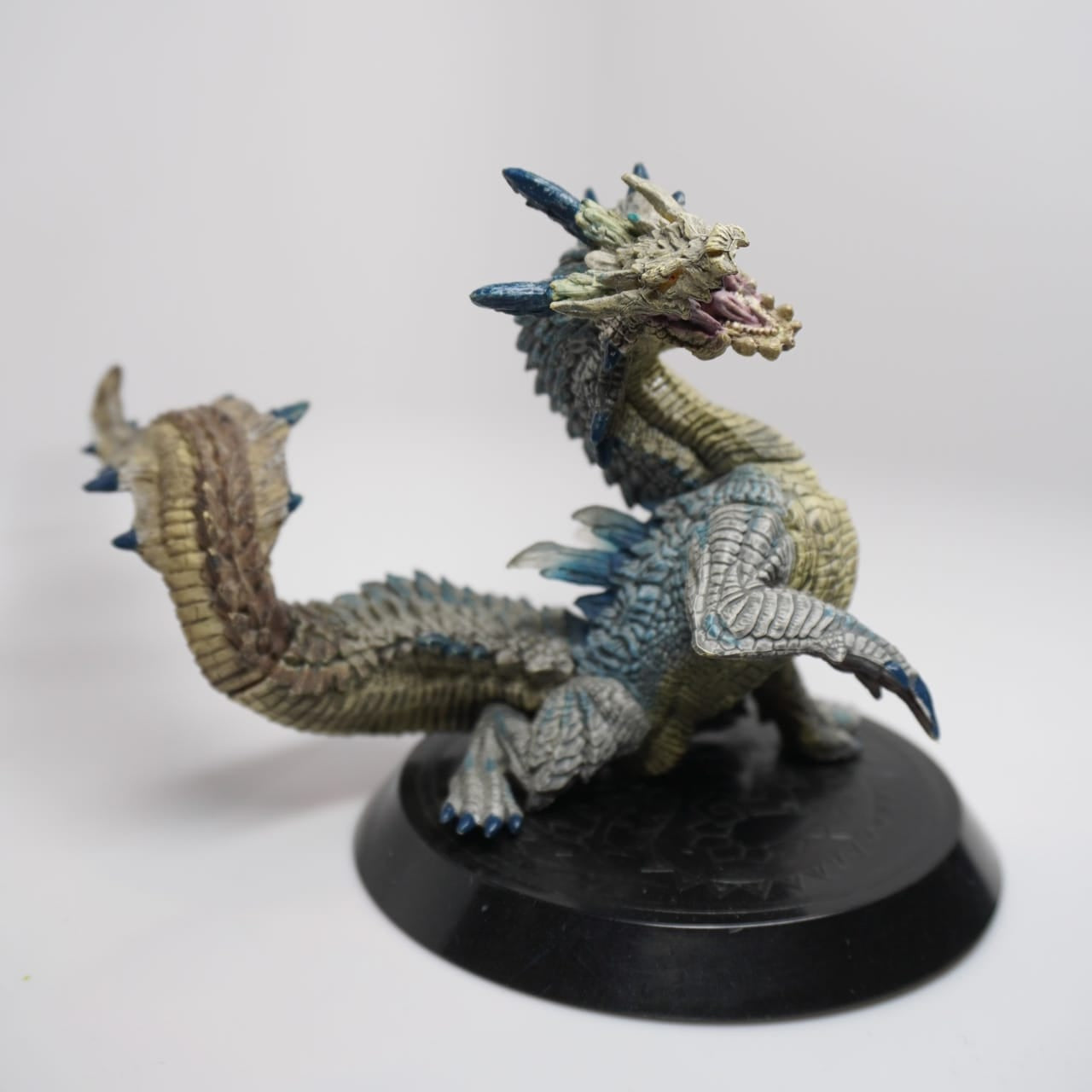 Monster Hunter Elfenbein-Lagiacrus Figure Builder Figur
